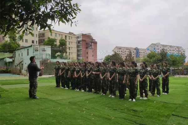 深圳團建拓展_戶外拓展的意義和目的